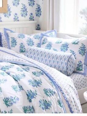Roller Rabbit & Pottery Barn Teen - Wild Rose Quilt - Twin